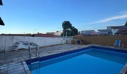 Casa com 7Qts/Ste- 3 Pavimentos-Piscina-Area Gourmet Completa-Jacaraipe-Oportunidade.