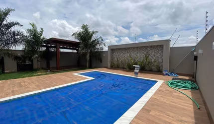 Linda Casa com Piscina!