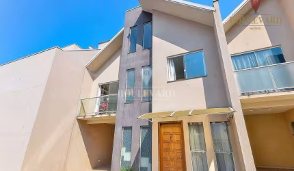 Sobrado Triplex no Residencial Kost, com 4 dormitórios à venda, 142 m² por R$ 650.000 - Hauer - Curitiba/PR