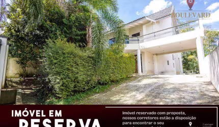 Casa com amplo quintal e 3 dormitórios à venda, 400 m² por R$ 890.000 - Barreirinha - Curitiba/PR