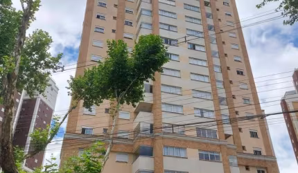 Ahú/ Juvevê, condomínio clube do Ed. Saint George's, 3 suítes, 2 vagas, rua tranquila, sacada com c