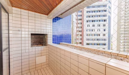 Cabral, Apartamento Locado, 4 quartos, sendo 2 suítes, 2 vagas, varanda churrasqueira a carvão, and