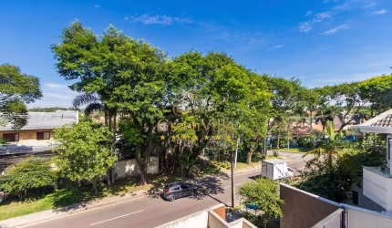 Casa em Condomínio  310 m² de área total e 253 m² , 3 quartos, 1 suite , 3 banheiros, sacada 2 vaga