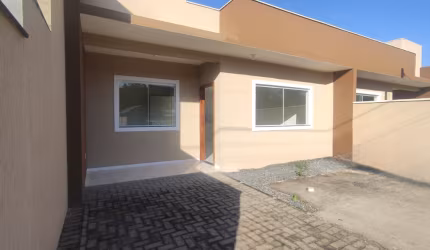 Casa geminada á venda no balneário Itapoá