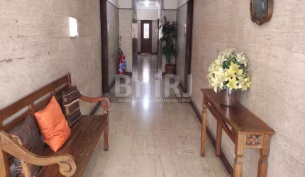 APARTAMENTO AMPLO PRÓXIMO METRÔ E AO COMERCIO VARIADO!!!