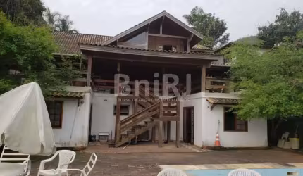 CASA DUPLEX EXCELENTE LOCALIZAÇÃO ITANHANGÁ!