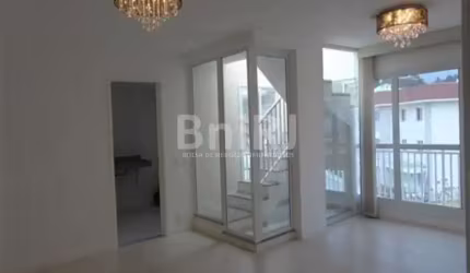 Cobertura 3 quartos, sendo 1 suíte- Com 2 vagas. Próximo ao Centro-Petrópolis ? RJ.