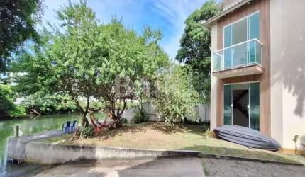 CASA EM CONDOMINIO COM ACESSO A CANAL NAVEGÁVEL