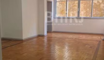APARTAMENTO NO CENTRO HISTORICO DE PETROPOLIS - COM 03 QUARTOS , SENDO 01 SUITE - SEM VAGA.