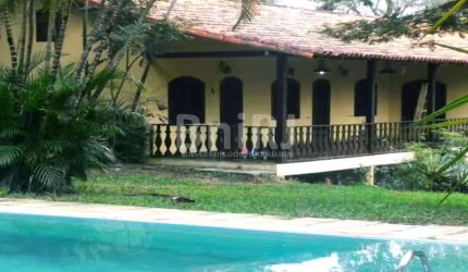 CONDADO DE MARICÁ, MARAVILHOSA CASA COM 2090m2 DE TERRENO, 232M2 DE AREA CONSTRUIDA, 3 QUARTOS, 2 VAGAS, PISCINA- MARICÁ -RJ