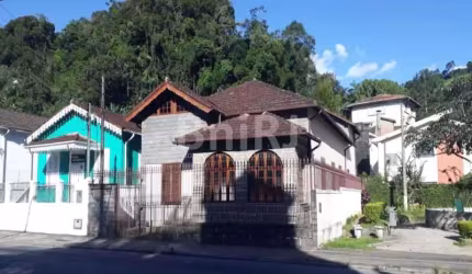 CASA EM DOIS PAVIMENTOS- COM 07 QUARTOS -VALPARAISO  -PETRÓPOLIS .