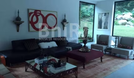 Lindíssima Casa Padrão mobiliada à VENDA, 4 quartos, 4 suítes - ITANHAGÁ