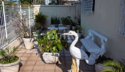 Casa ampla com 4 suítes no Pechincha
