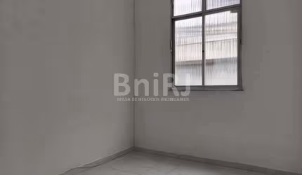 ENCANTADO - Amplo apartamento de quarto e sala