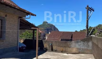 Chácara Flora - propriedade com duas casas no terreno