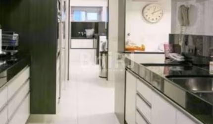 Apartamento à venda com 4 quartos, 4 suítes próximo a duas Praias em COPACABANA