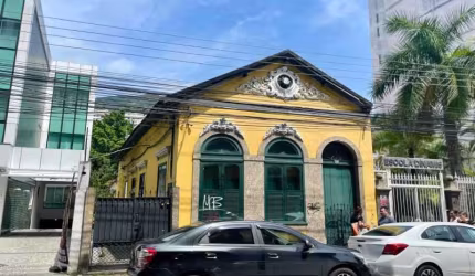 Casarão antigo em Botafogo ! Rua Bambina, principal do bairro ! Terreno 8 x 66 = 528 m2