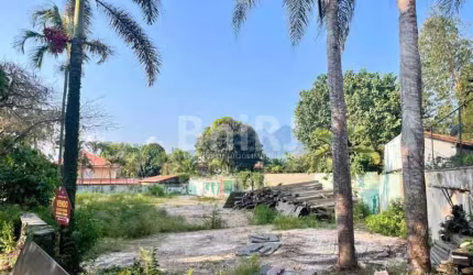 Condomínio Arouca - Barra da Tijuca, um dos melhores pontos da Barra - Avenida das Américas . Único terreno à venda no condomínio! 900 m2.