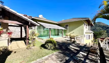 Casa com 3 dormitórios à venda, 310 m² por R$ 1.400.000 - Quebra Frascos - Teresópolis/RJ