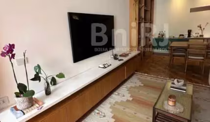 Oportunidade! Apartamento à venda de 126m2 sendo 3 quartos com 1 vaga de garagem