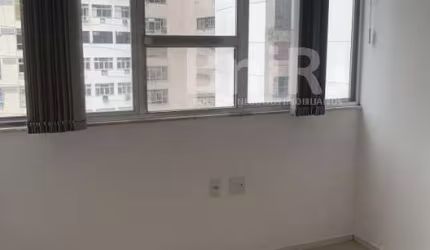 BANDEIRA DE MELLO VENDE NO CENTRO DA CIDADE PERTO DO METRO, SALA E QUARTO REFORMADO. VENHA CONHECER
