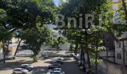 Apartamento muito bem, localizado para reforma.