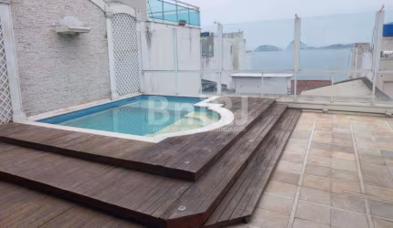 APARTAMENTO TRIPLEX  COM PISCINA TENDO VISTA PARA O MAR