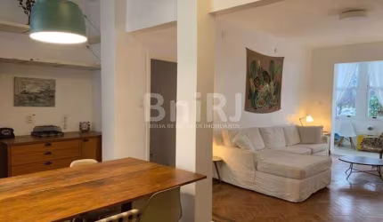 Apartamento versátil em Copacabana -  totalmente reformado, perfeito para morar ou investir! A uma quadra da praia!