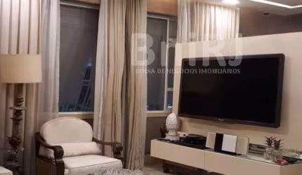 Apartamento com 2 quartos  e 1 vaga no Flamengo!