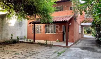 MEIER - Ótima casa com 150 m² - 2 vagas