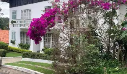 CHARMOSO APARTAMENTO NA SERRA