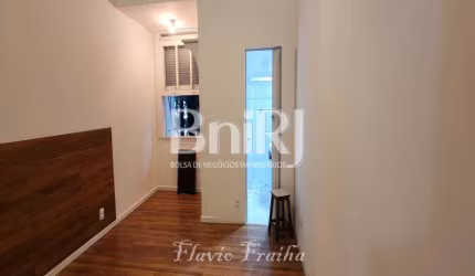 Viva o Sonho de Ipanema: Apartamento Exclusivo a Passos da Praia!