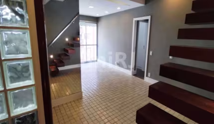 COBERTURA DÚPLEX TOTALMENTE MODERNIZADA!   SÃO 3 QUARTOS SENDO 2 SUITES  PISCINA DEP.COMPLETAS E  2 VAGAS NA GARAGEM!!!