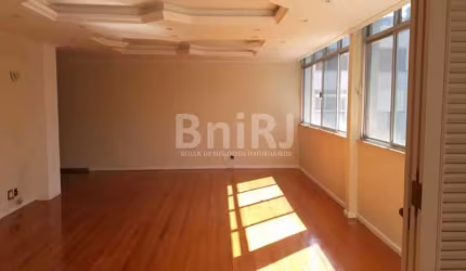 EXCELENTE APARTAMENTO ORIGINAL 4 QUARTOS -SENDO 01 SUITE - CENTRO - PETROPOLIS - RJ,