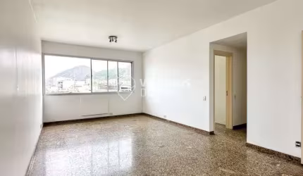 100% reformado, vista livre e vaga de garagem no Leme!