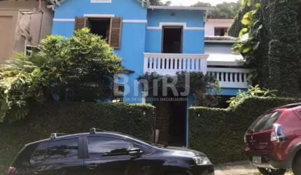 OPORTUNIDADE!!! RUA TRANQUILA E COM TOTAL SEGURANÇA!!!
