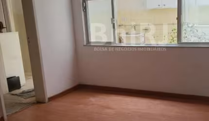 APARTAMENTO COM 02 QUARTOS  - COM 01 VAGA- RETIRO - PETROPOLIS - RJ.