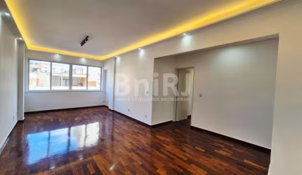 Apartamento à venda em Ipanema - 3 quartos, reformado, silencioso e bem localizado, com vaga na escritura.