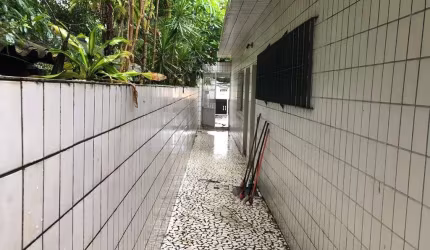 Casa Aconchegante com Quintal e Edícula, Perto da Praia.