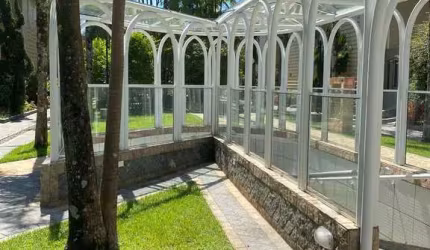 Oferta Imperdível - Casa de Alto Padrão em Condomínio Fechado em Praia Grande!