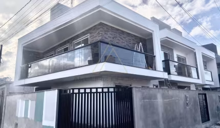 Sobrado de Esquina com excelente acabamento, no bairro Itacolomi em Balneário Piçarras-SC.