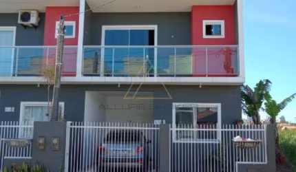 Sobrado com excelente acabamento, no bairro Itacolomi em Balneário Piçarras-SC.