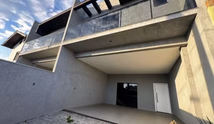 SOBRADO NO CENTRO DE BALNEÁRIO PIÇARRAS