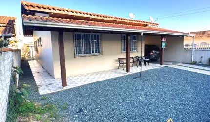 Casa a venda no Centro de Balneário Piçarras-sc