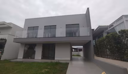 Casa em condomínio fechado, 3 dormitórios!