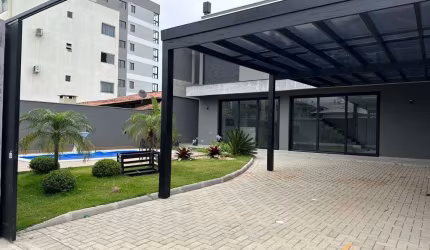 Casa com 4 quartos à venda no Itacolomi, Balneário Piçarras , 240 m2 por R$ 1.950.000