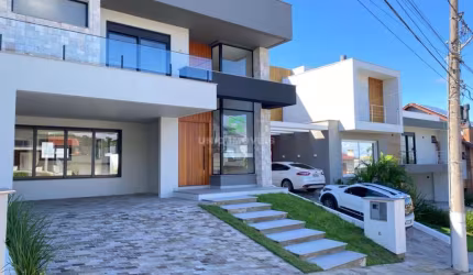 Luxuosa casa em condomínio à venda em Porto Alegre-RS, bairro Hípica. 3 quartos, 3 suítes, 3 salas, 4 banheiros, 2 vagas de garagem, 200m².