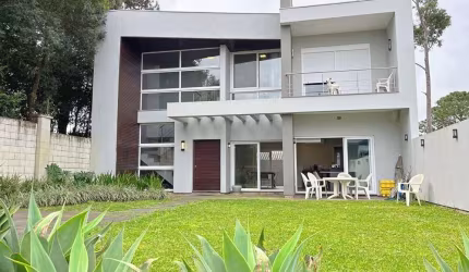 Casa de 3 quartos em condomínio na Hípica, Porto Alegre-RS: 174m², suíte, 3 banheiros e 2 vagas