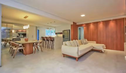 Imperdível! Casa à venda em Porto Alegre-RS, bairro Ipanema, 3 quartos, 1 suíte, 3 banheiros, 4 vagas e 200m². Confira já!