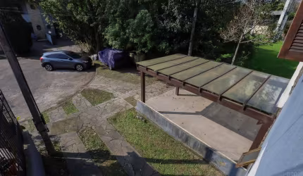 Casa à venda em Porto Alegre-RS, bairro Hípica: 2 quartos, 1 sala, 2 banheiros, 1 vaga de garagem, 85m². Aproveite!